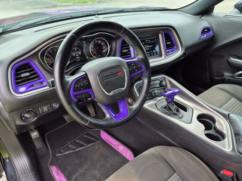 Used 2019 Black Dodge SXT image 30