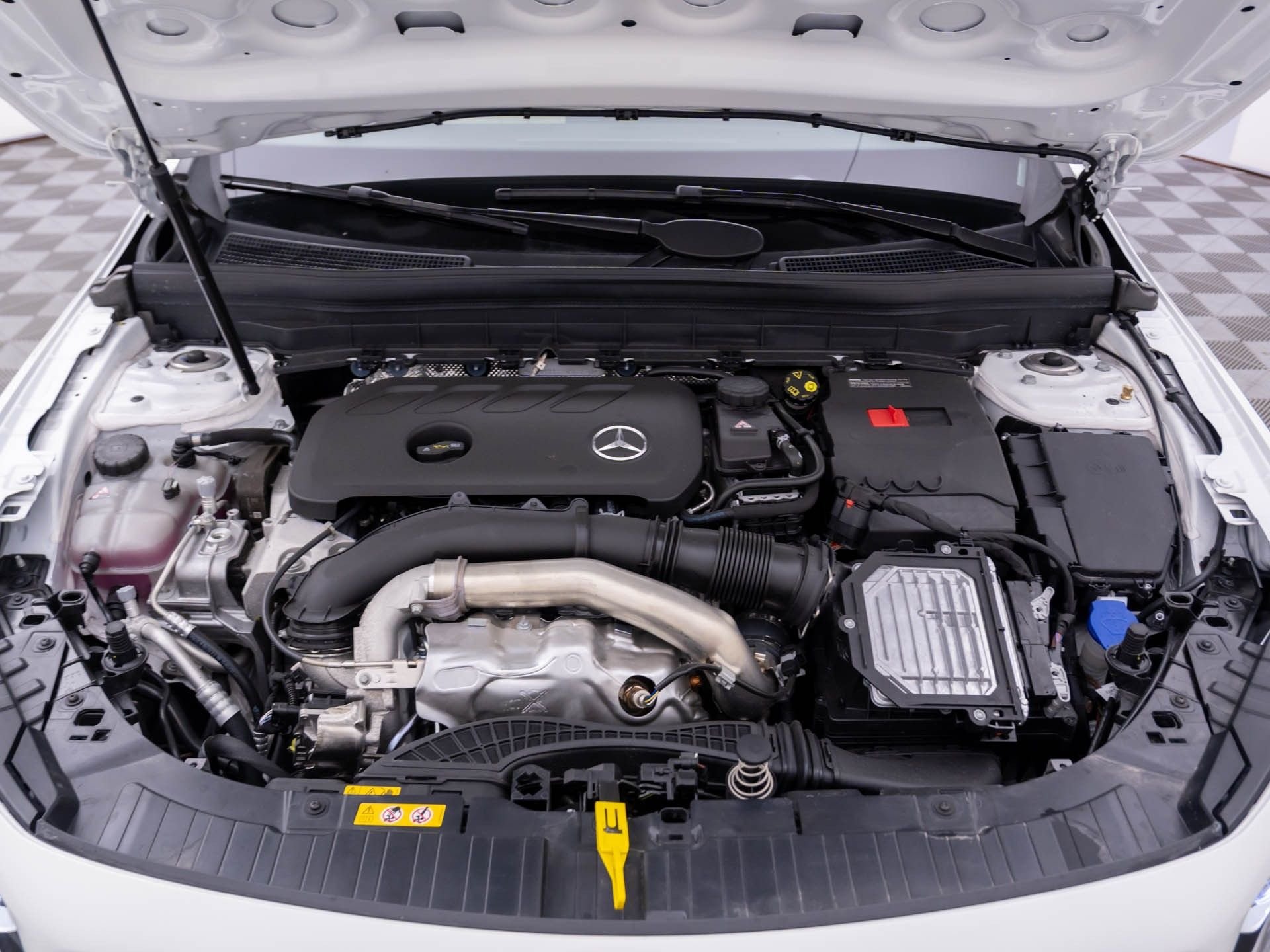 New 2026 Polar White Mercedes-Benz GLB 250 image 34
