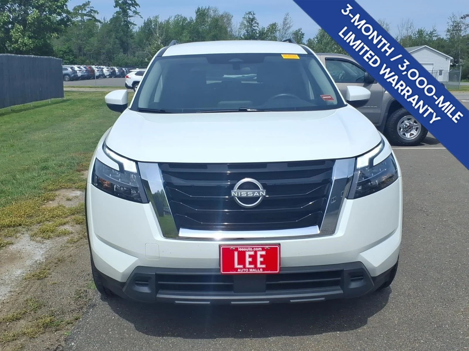 Used 2025 Glacier White Nissan SV image 2