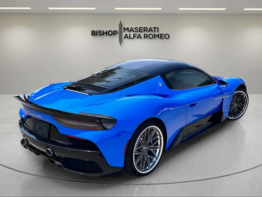 Used 2022 Blue Maserati Base image 5