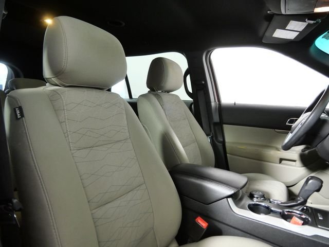 Used 2015 Red Ford Base image 11
