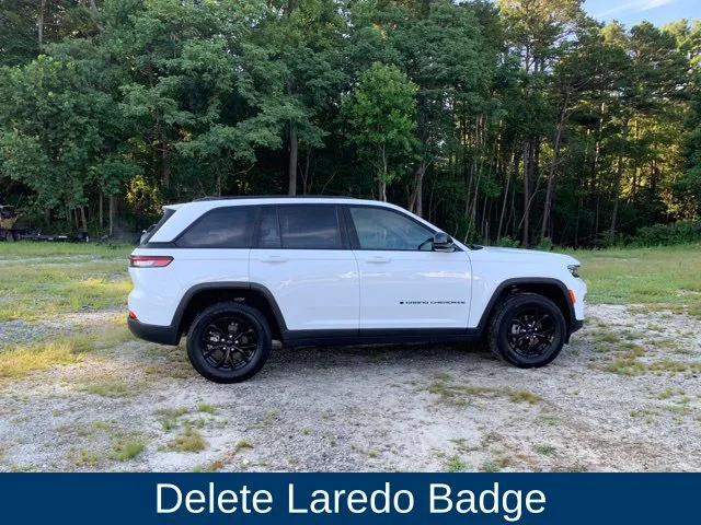 Used 2025 White Jeep Altitude image 11