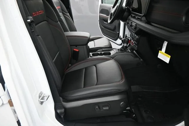 New 2026 Bright White Clear-Coat Exterior Paint Jeep Rubicon X image 22