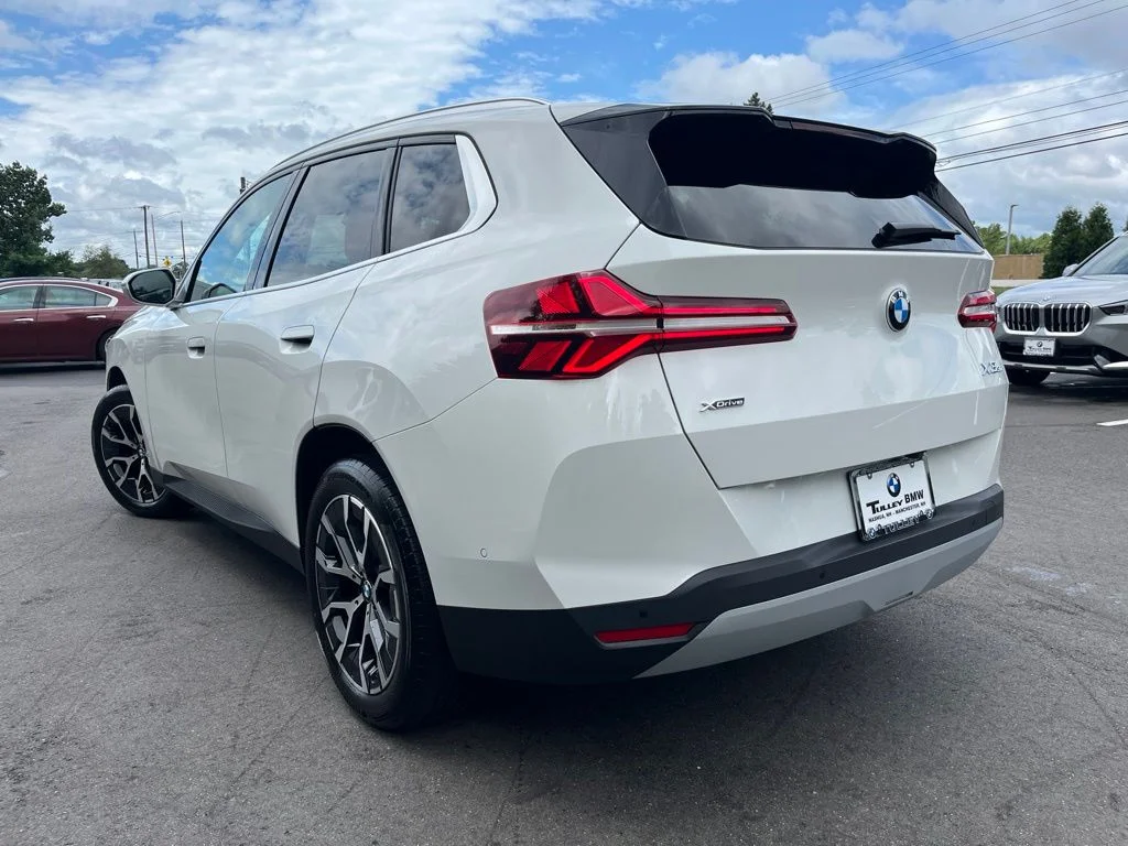 Certified Used 2025 Alpine White BMW 30 xDrive image 5
