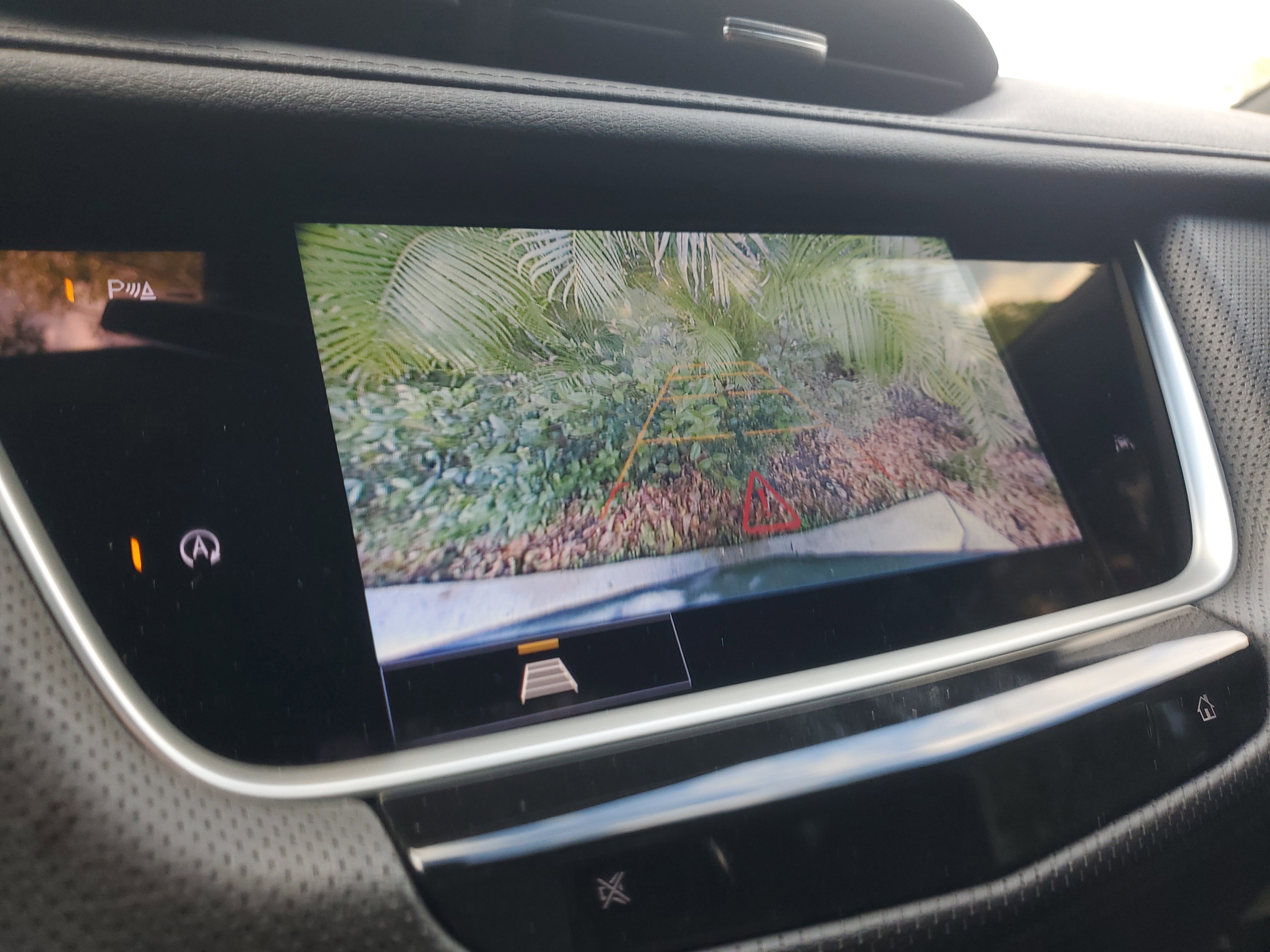 Used 2023 Argent Silver Metallic Cadillac FWD Luxury image 28