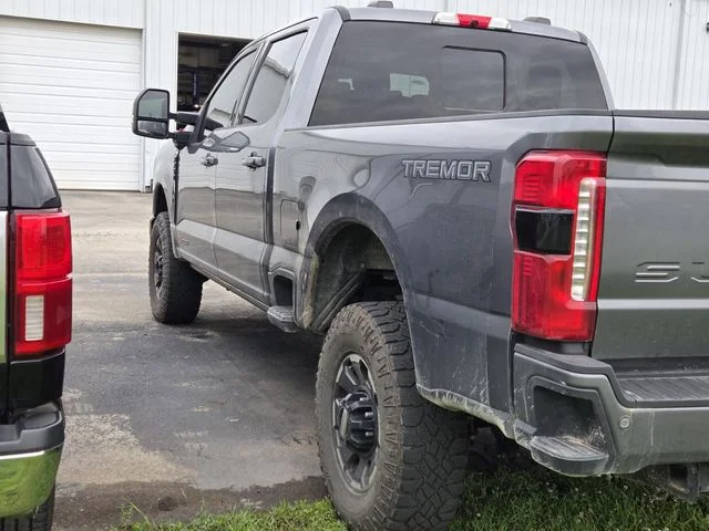 Used 2024 Gray Metallic Ford Lariat image 4