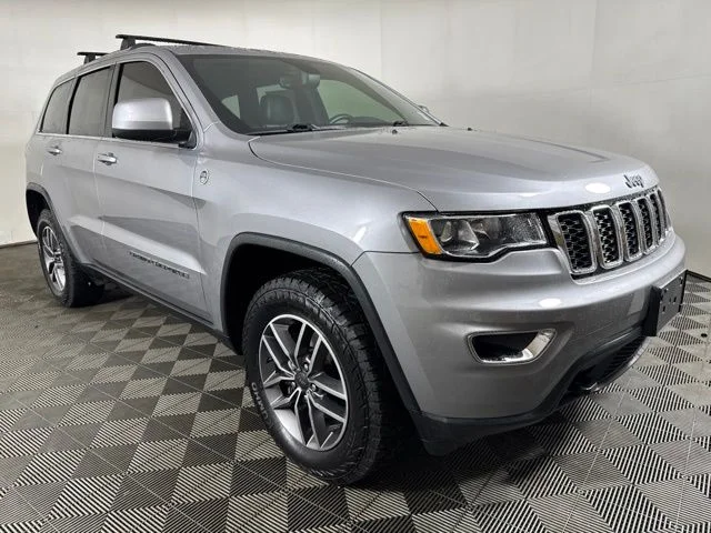 Used 2020 Billet Silver Metallic Jeep Laredo image 1