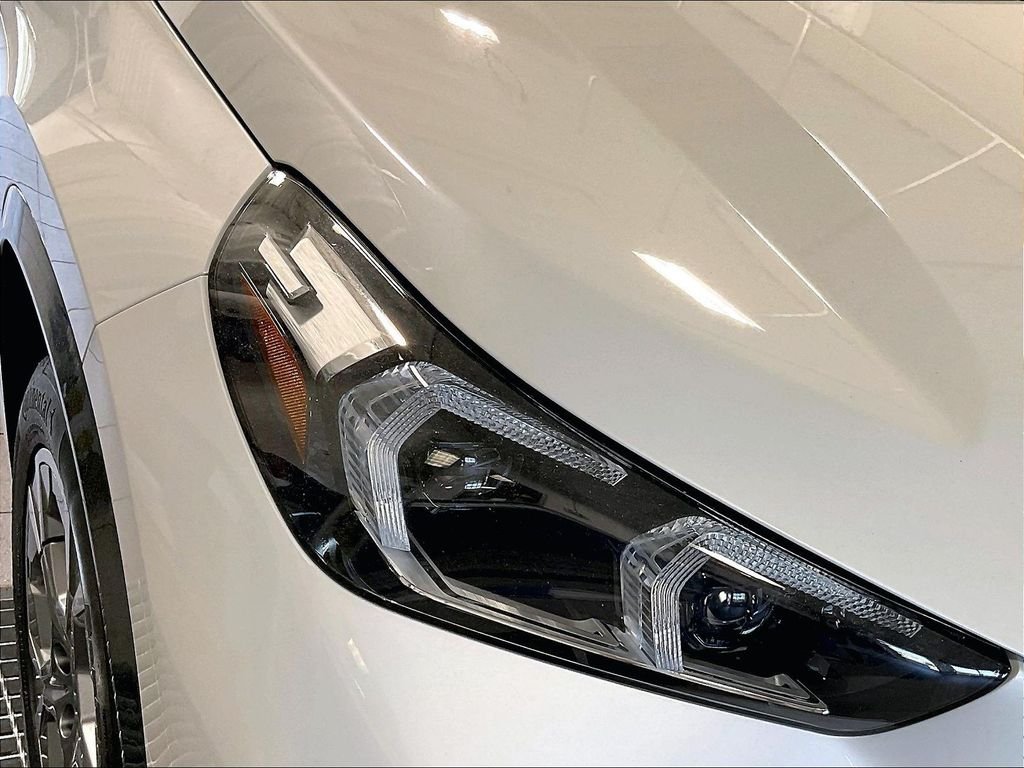 Used 2025 White BMW xDrive28i image 32