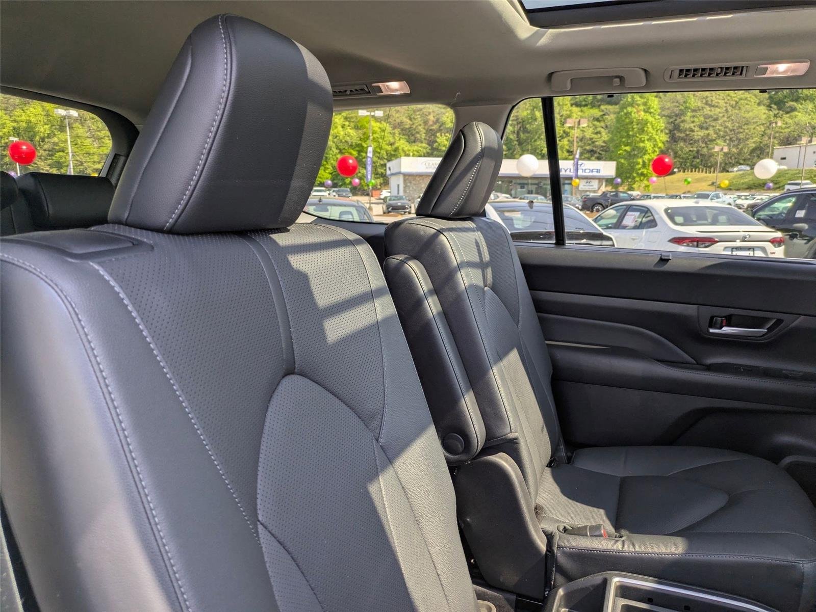 Used 2024 Wind Chill Pearl Toyota Limited image 31