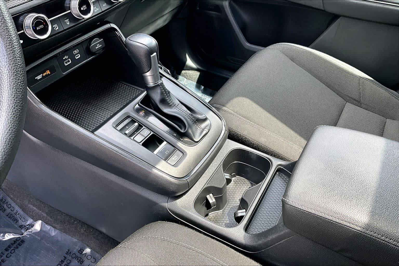 Used 2024 Platinum White Pearl Honda EX image 17