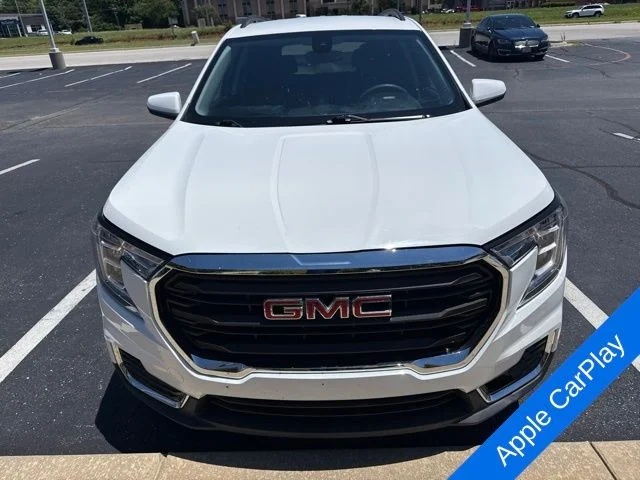 Used 2022 White GMC SLE image 2