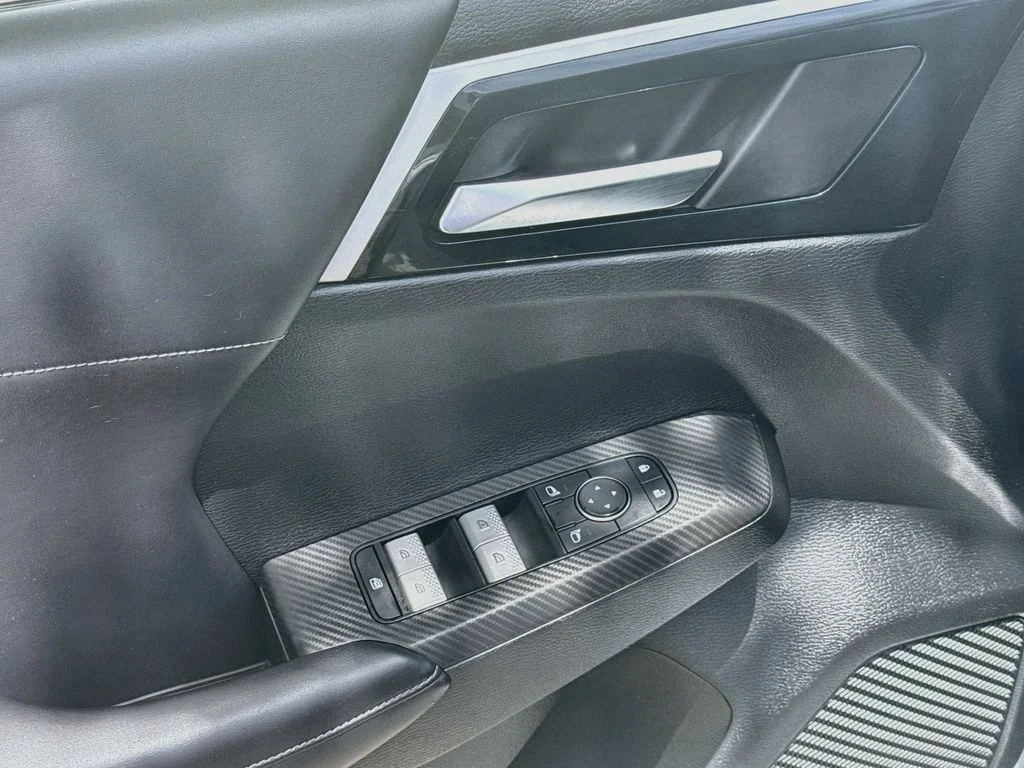 Used 2022  Mitsubishi  image 19