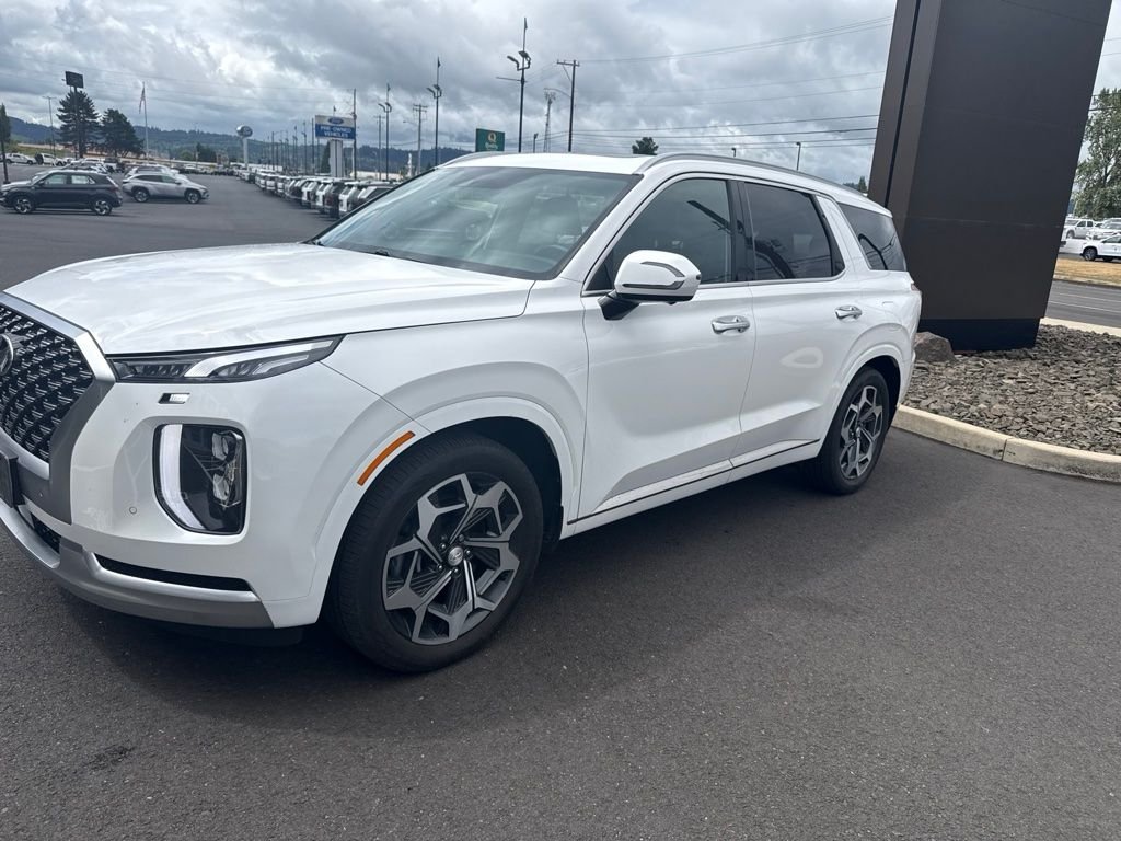 Used 2022 Hyper White Hyundai Calligraphy image 1