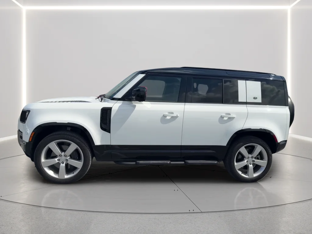 Used 2024  Land Rover X-Dynamic SE image 8