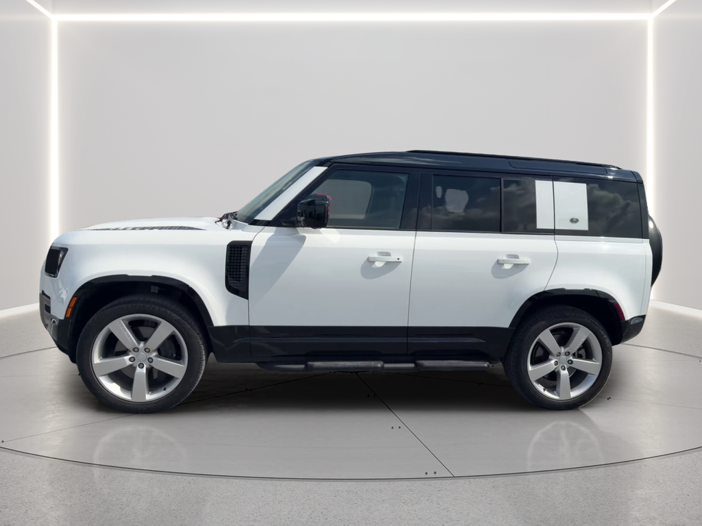 Used 2024 Fuji White Land Rover X-Dynamic SE image 8
