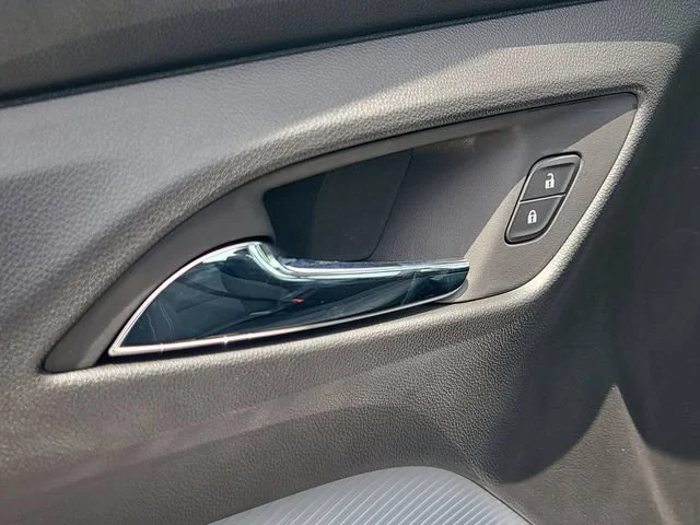 New 2027 Summit White Chevrolet LT image 14