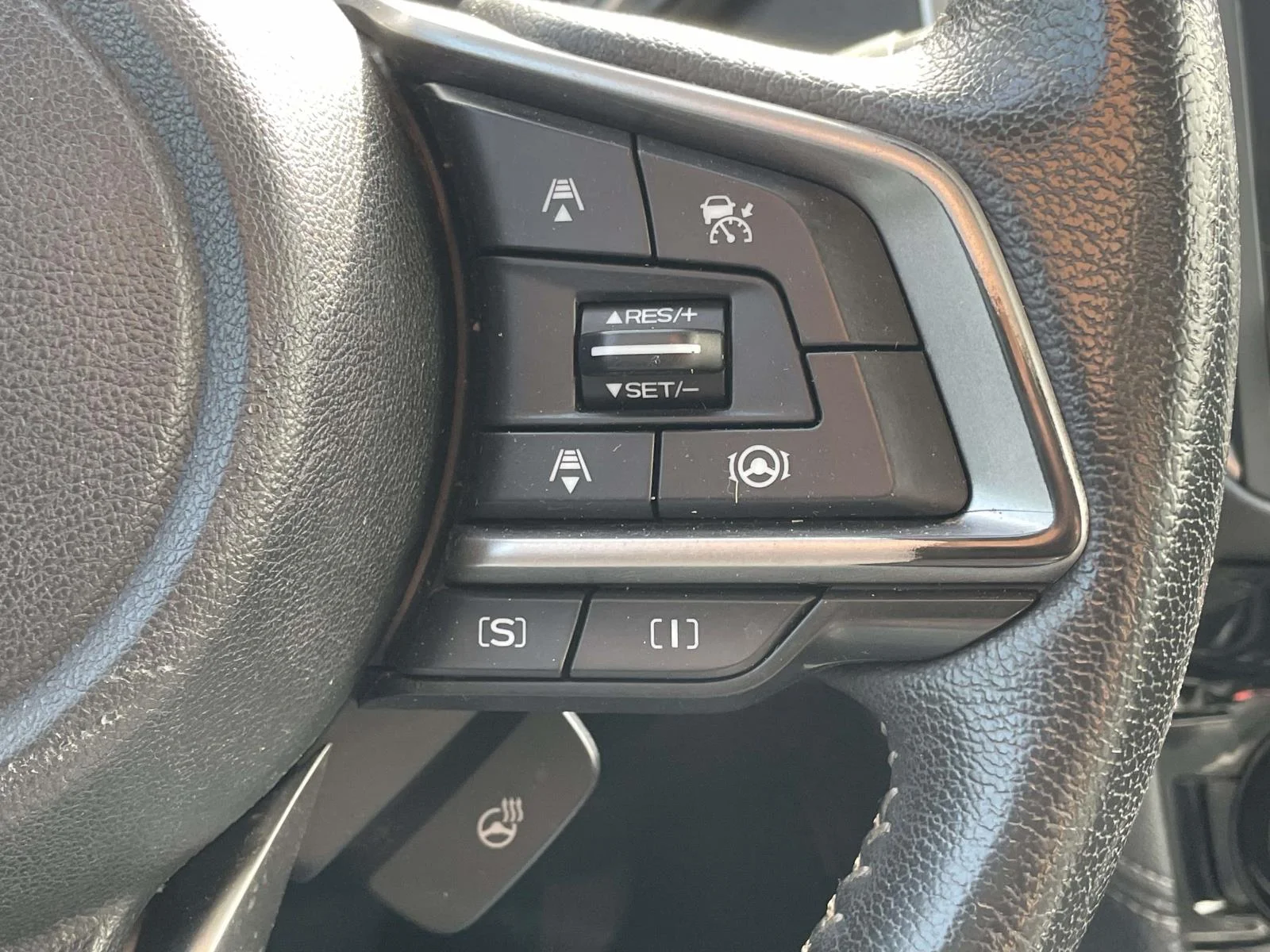 Used 2020 Ice Silver Metallic Subaru Limited image 12