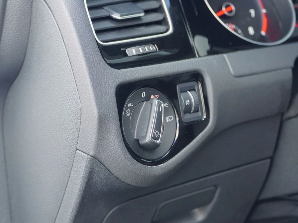Used 2019 White Volkswagen 2.0T Rabbit Edition image 29
