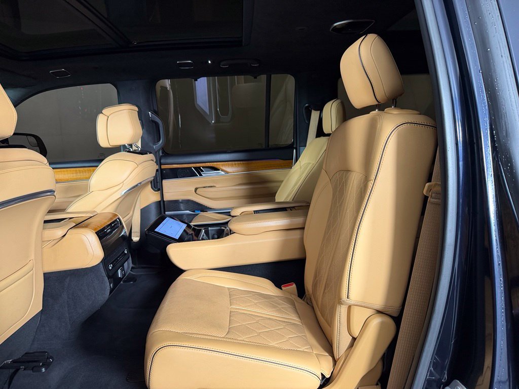 Used 2022 Black Jeep Series III image 20