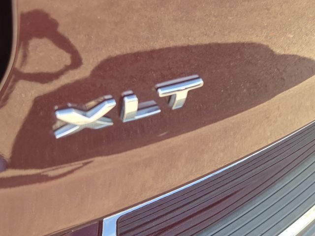 Used 2018 Burgundy Ford XLT image 5