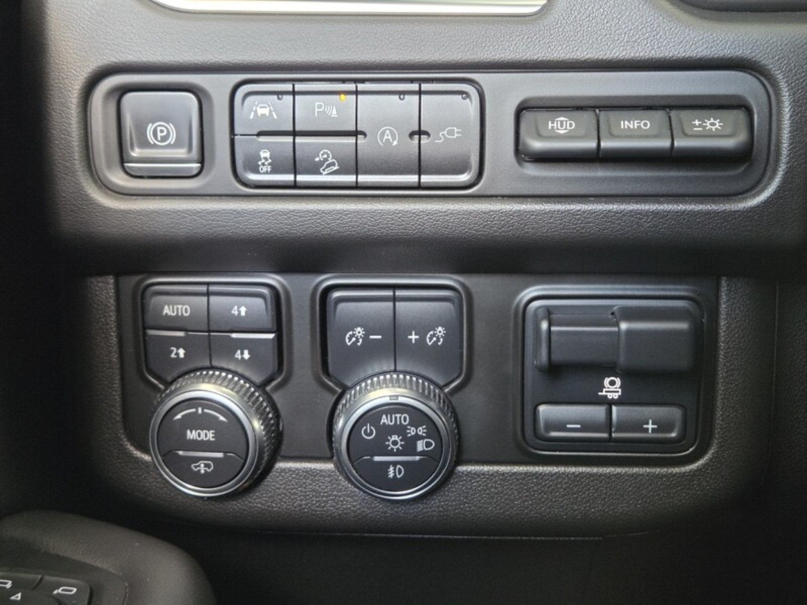 Used 2021 White Frost Tricoat GMC AT4 image 38