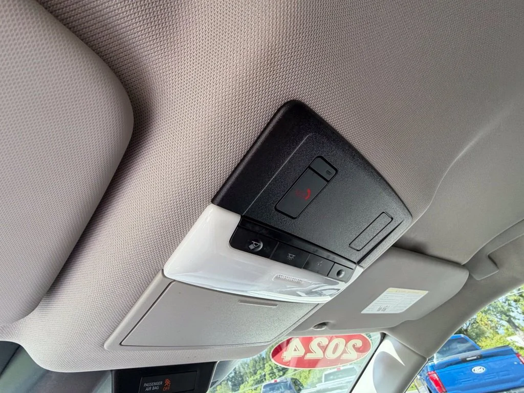 Used 2024 Gray Nissan SV image 18
