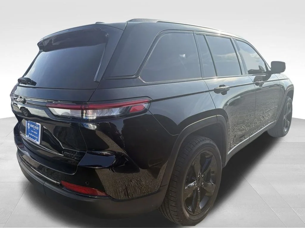 Used 2023 Diamond Black Jeep Limited image 26