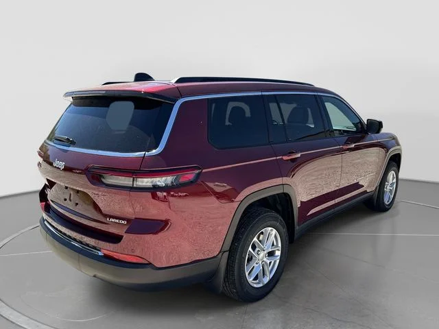 New 2026 Velvet Red Pearl-Coat Exterior Paint Jeep Laredo image 4