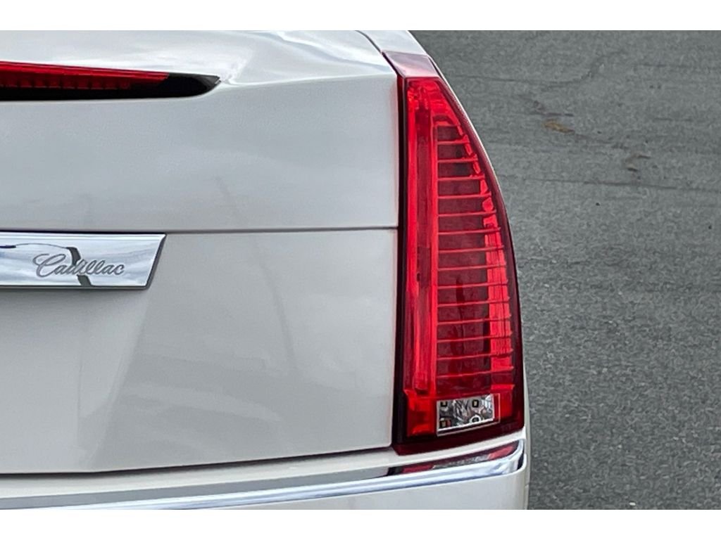 Used 2013 White Diamond Tricoat Cadillac Luxury image 44