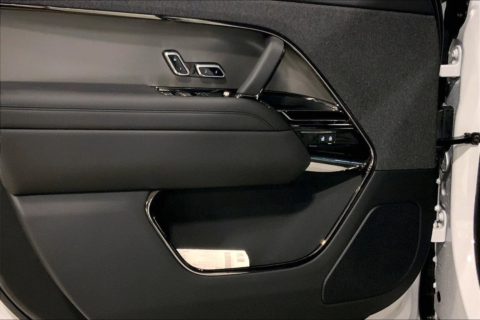 New 2026 Fuji White LAND ROVER SE image 10