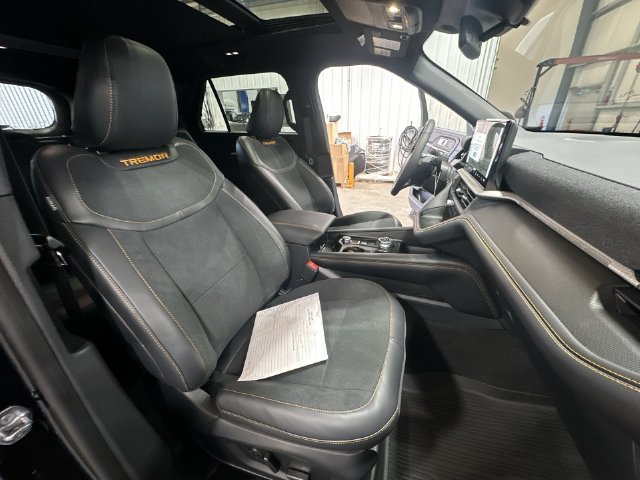 New 2027 Agate Black Metallic Ford Tremor® image 32