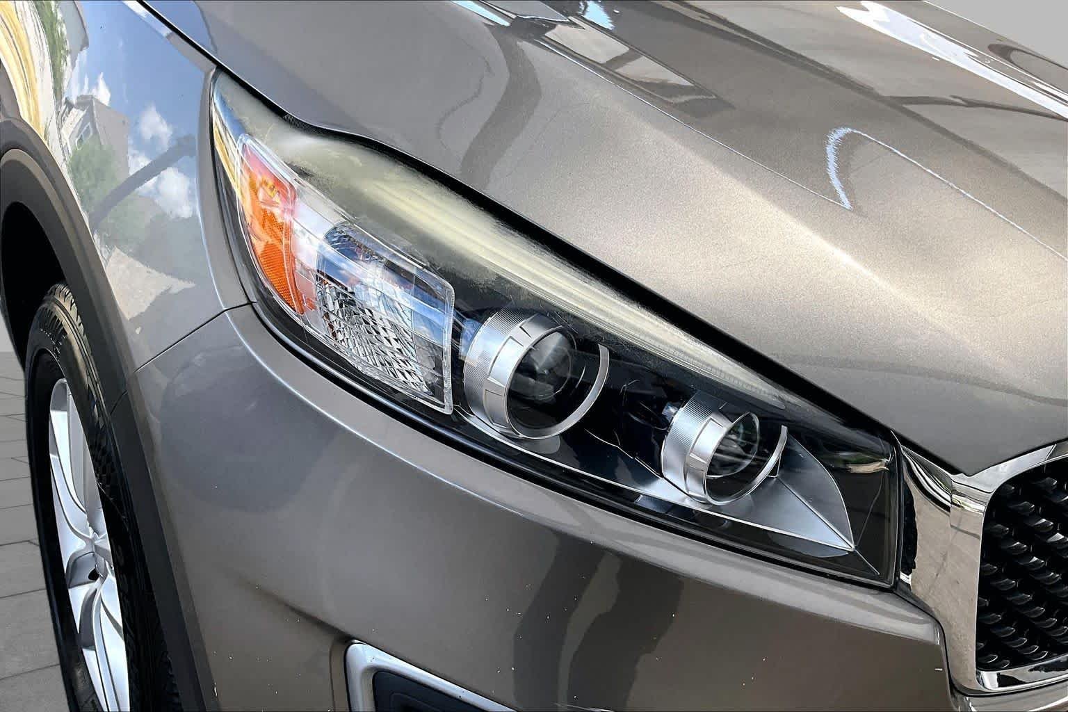 Used 2016 Titanium Silver Kia LX image 27