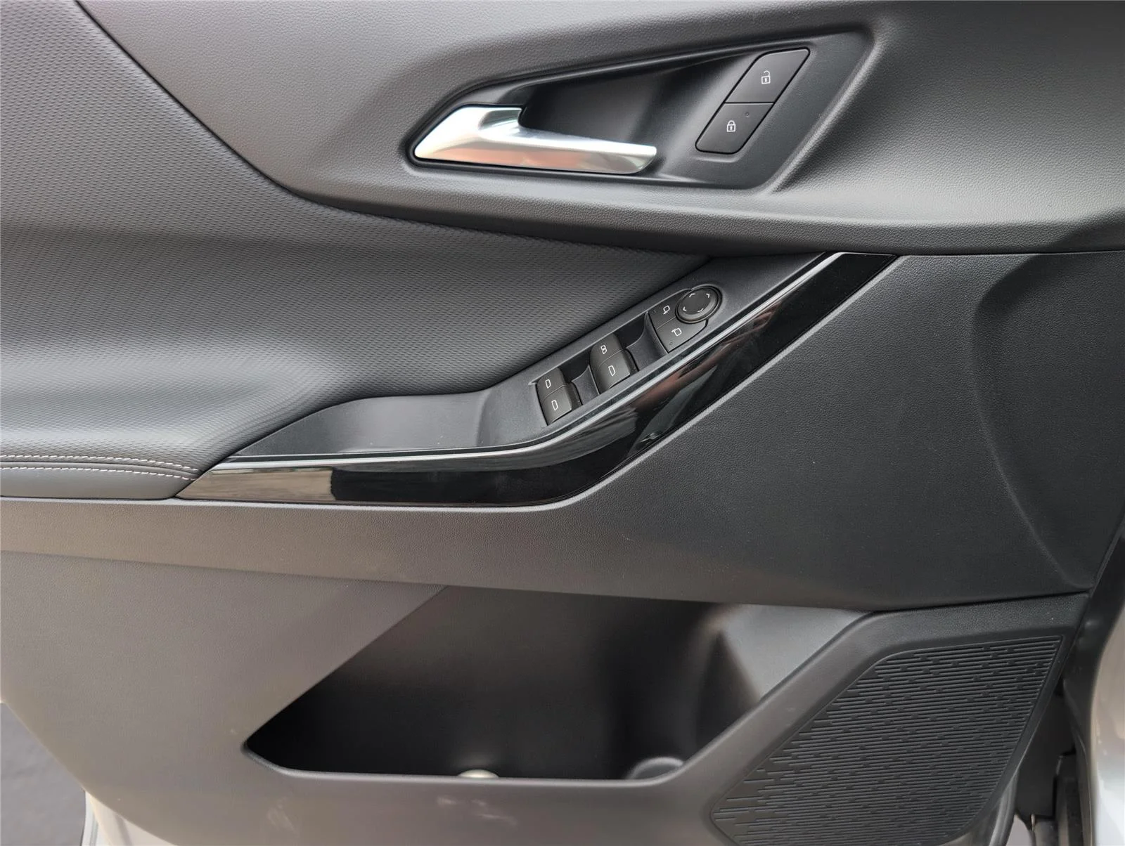 2026 Chevrolet Equinox LT - Photo 15