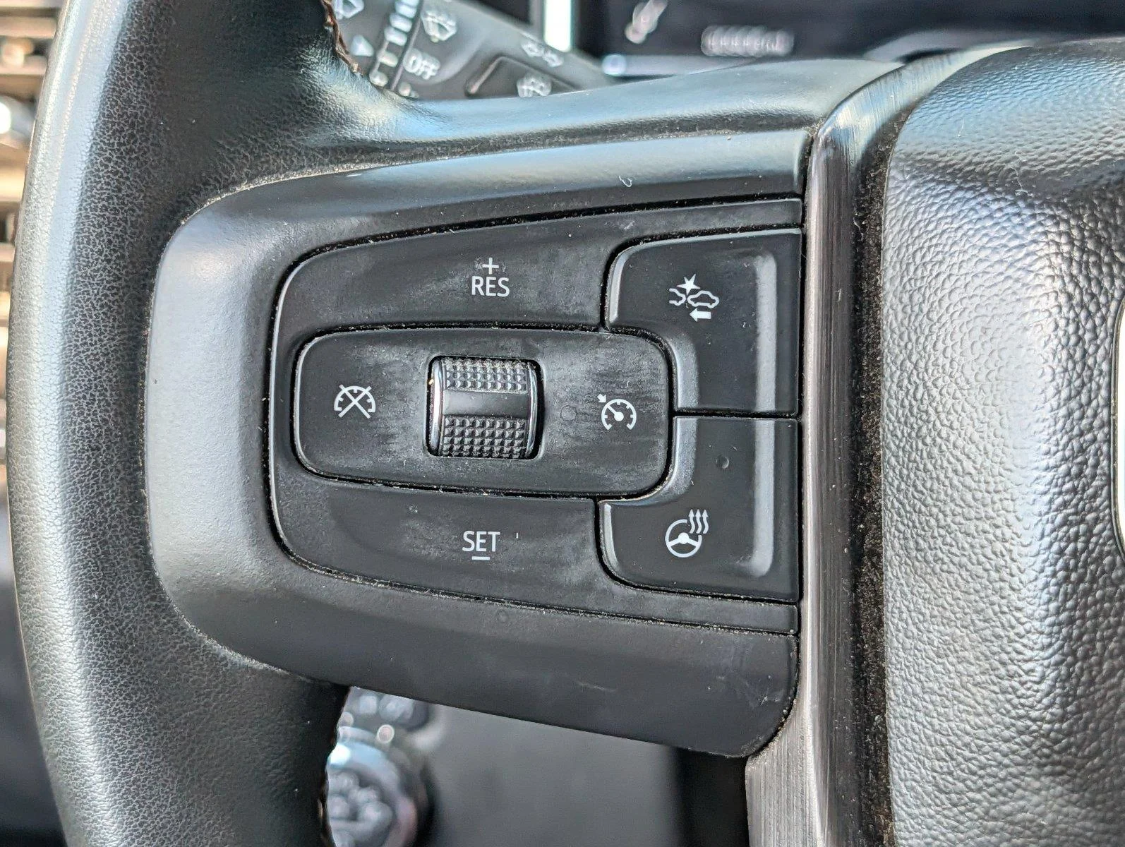 Used 2025 Summit White GMC AT4 image 26