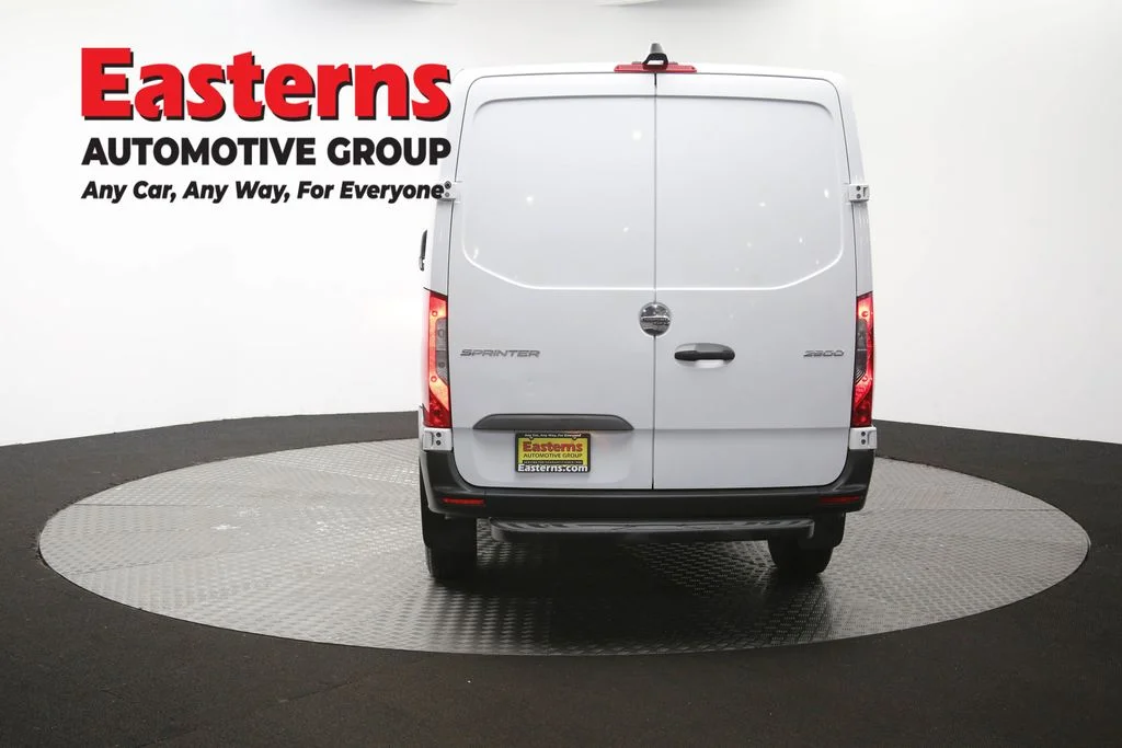 Used 2019 White Freightliner Base image 31