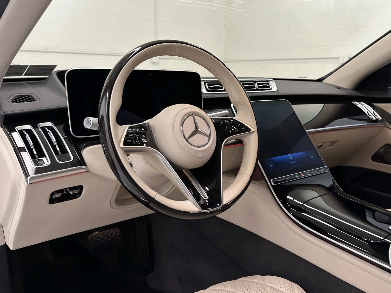 Used 2024 MANUFAKTUR Moonlight White Metallic Mercedes-Benz S 580 image 10
