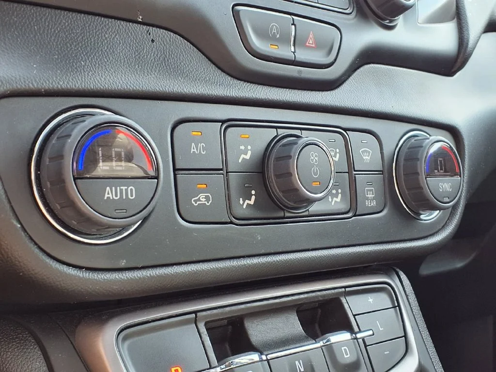 Used 2022  GMC AT4 image 28