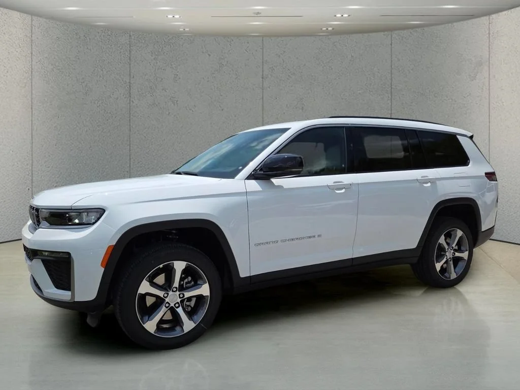 New 2026 Bright White Clear-Coat Exterior Paint Jeep Limited image 10