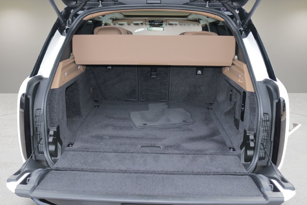 Used 2024 White Land Rover Autobiography image 16