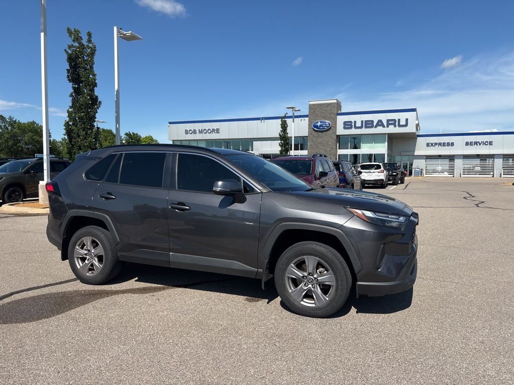 2022 Toyota RAV4 XLE FWD's photo