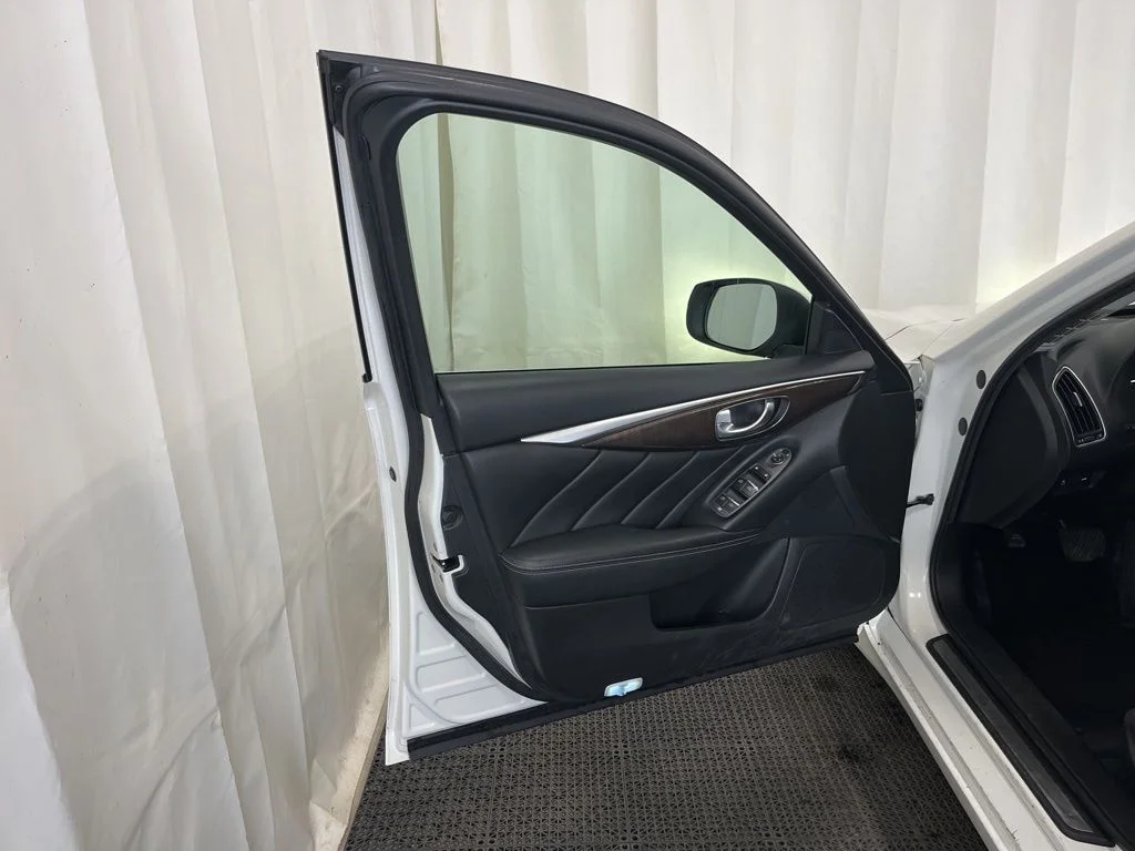 Used 2018 White INFINITI 3.0t LUXE image 18