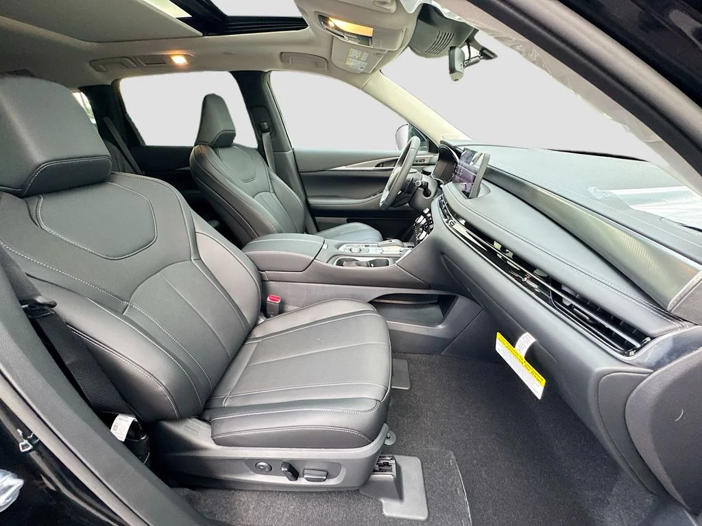 Certified Used 2026 Black INFINITI LUXE image 32