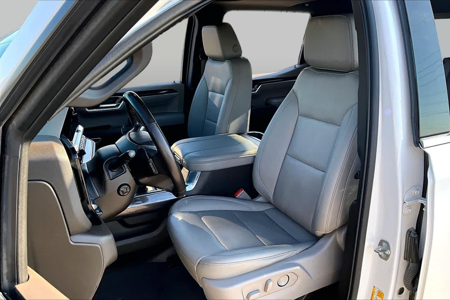 Used 2023 Iridescent Pearl Tricoat Chevrolet LTZ image 8