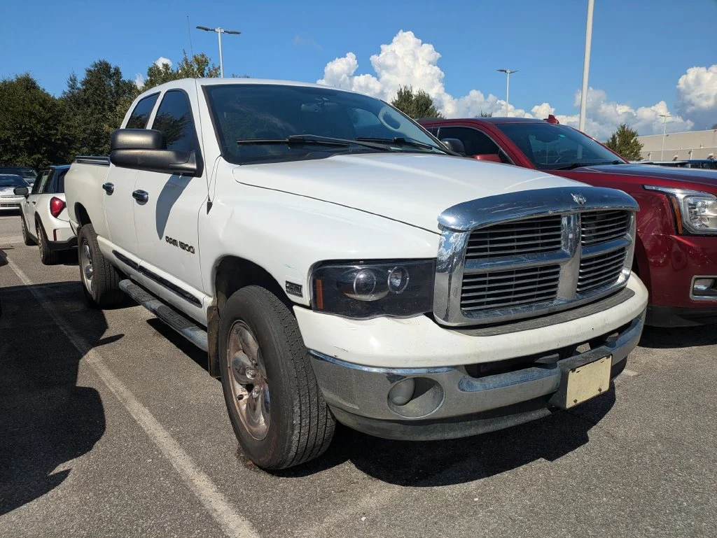 Used 2004 White Dodge SLT image 2