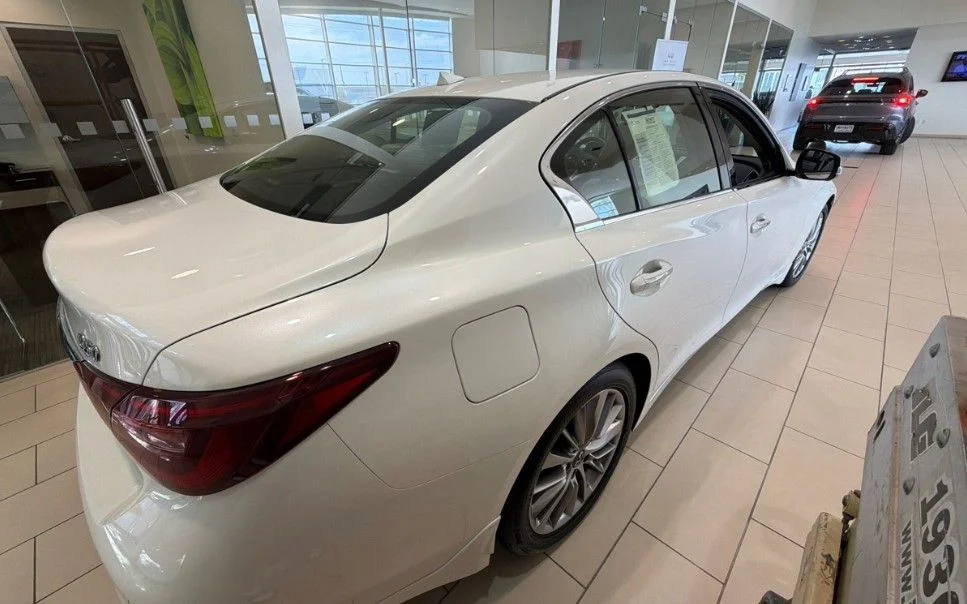 Used 2024 White INFINITI LUXE image 3