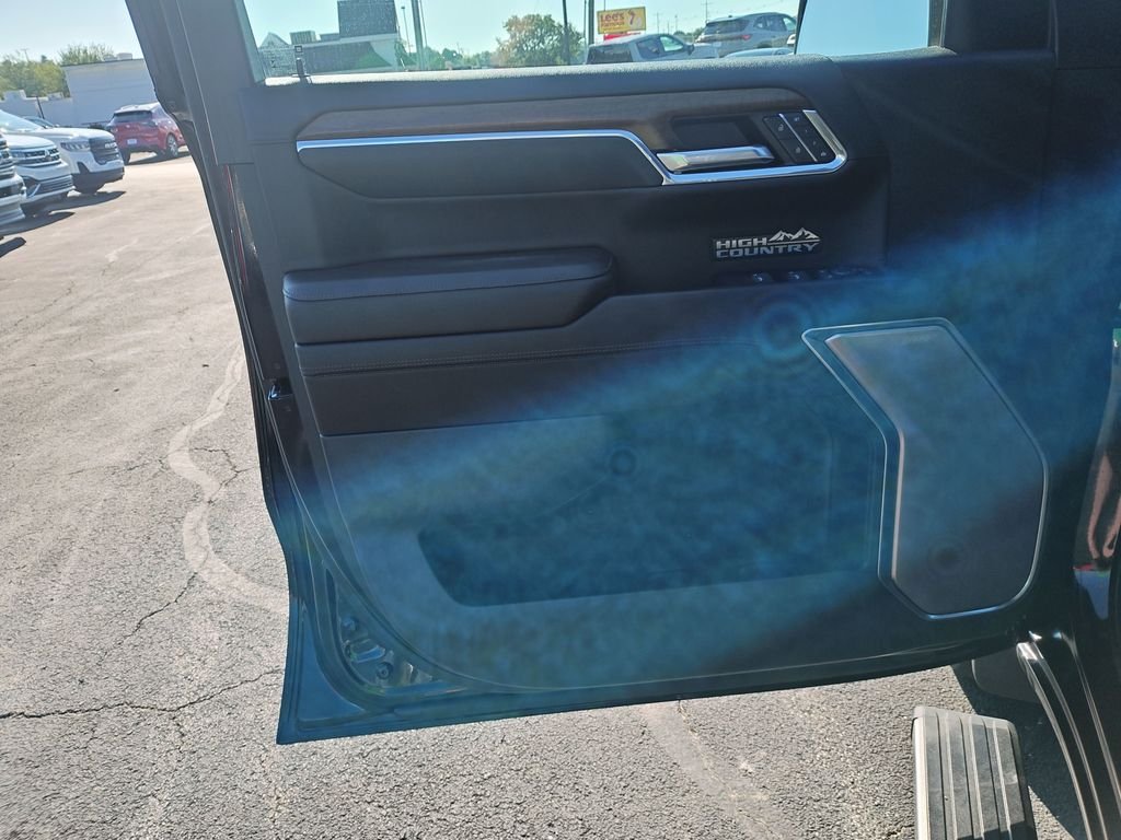 Used 2022 Black Chevrolet High Country image 7