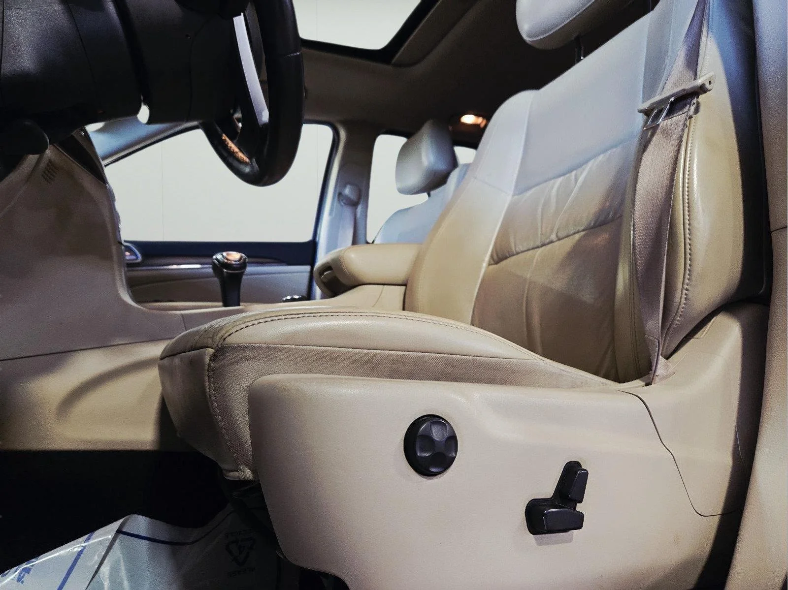 Used 2015 Bright White Clearcoat Jeep Limited image 12