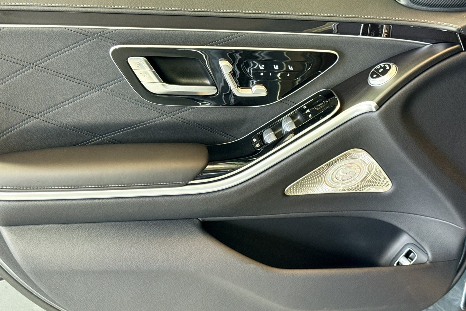 New 2025 Selenite Grey Metallic Mercedes-Benz AMG® S 63 E image 16
