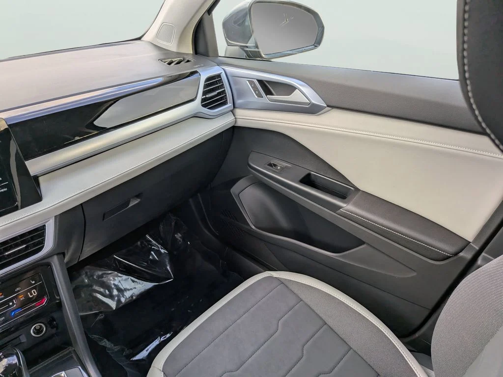 New 2026 Gray Volkswagen 1.5T SE image 12