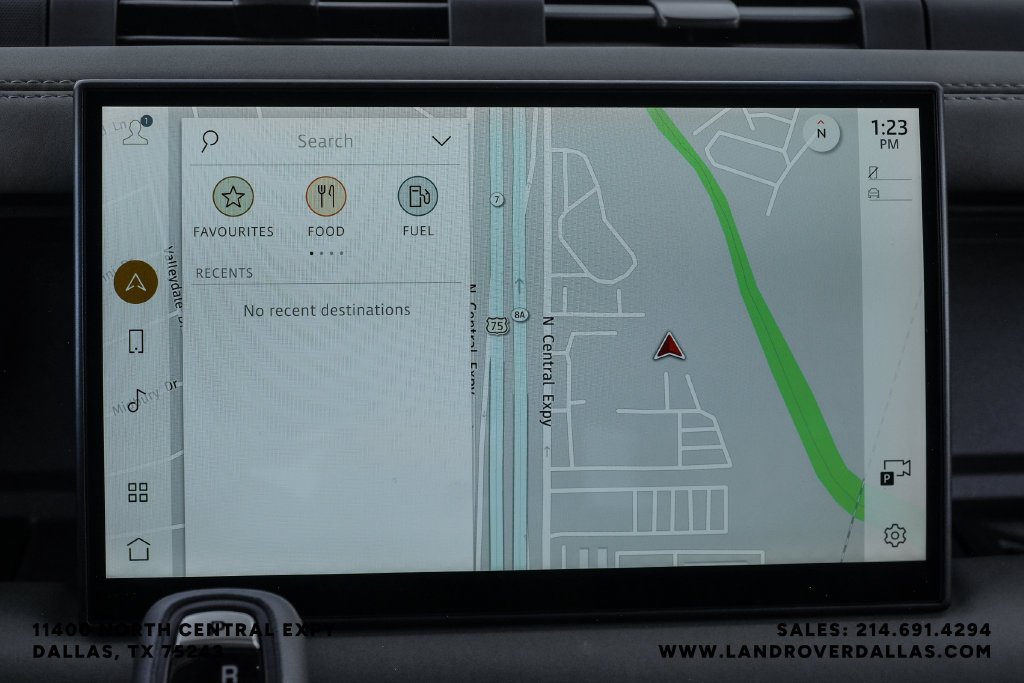 Used 2025 White Land Rover X-Dynamic SE image 25